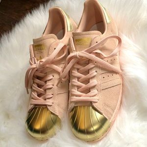 Superstar adidas shell toe shoe